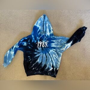 1989 (TAYLOR'S VERSION) Sweatshirt Hoodie Womens Small Blue Tie Dye Swift Album
